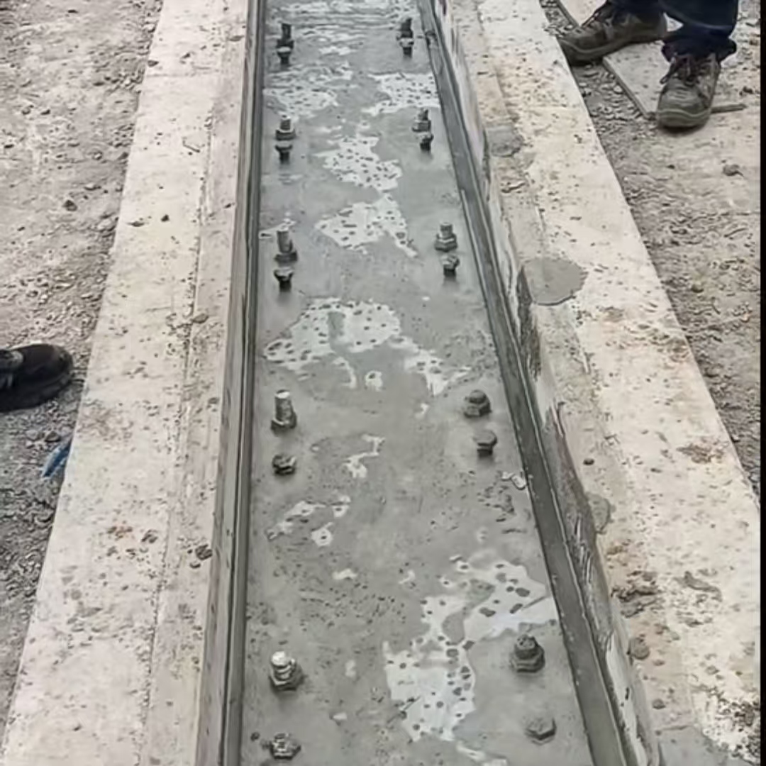 海伦港口码头起重机龙门吊重型机械设备稳固用早强快凝轨道胶泥
